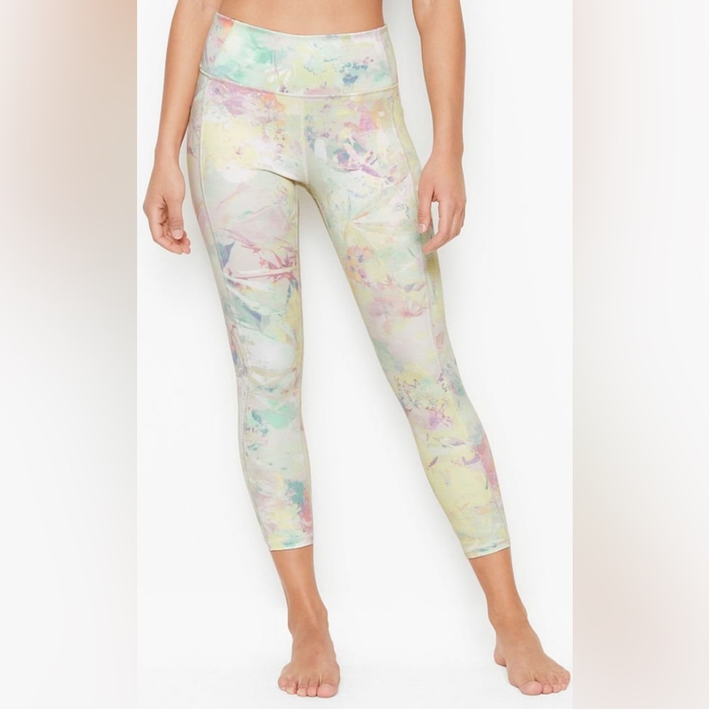 Victoria's Secret Flow On Point 7/8 Length Legging